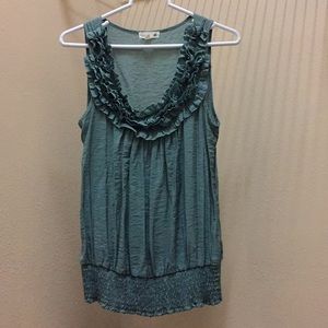 😁Mine light teal sleeveless top with fringe. 😁